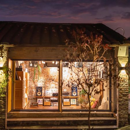 香蕉與黑膠 Yellow And Black Guest House Mei-nung エクステリア 写真