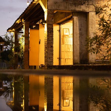 香蕉與黑膠 Yellow And Black Guest House Mei-nung エクステリア 写真
