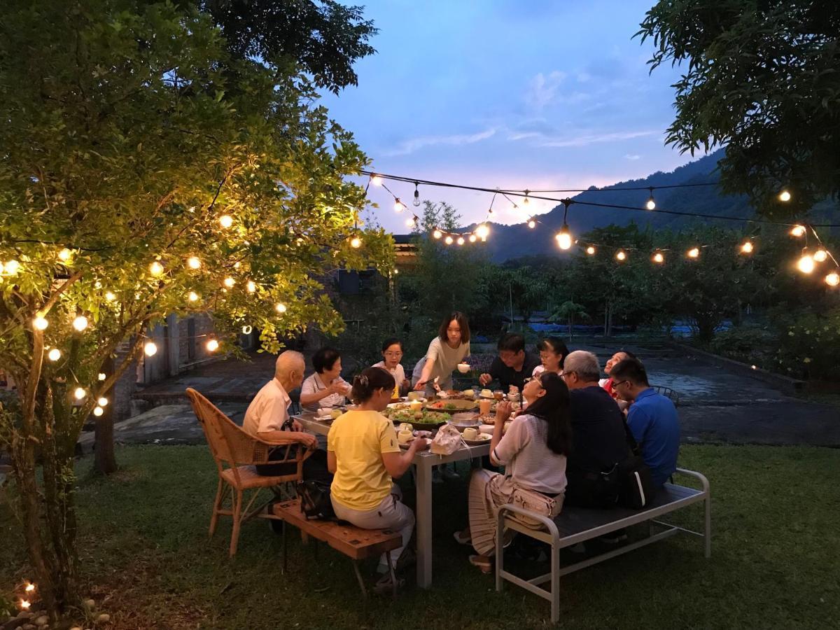 香蕉與黑膠 Yellow And Black Guest House Mei-nung エクステリア 写真