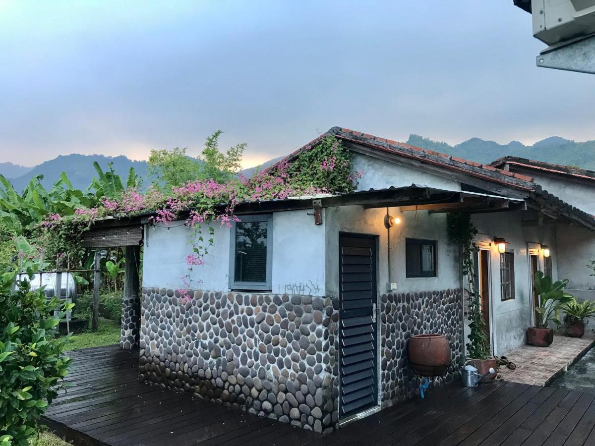 香蕉與黑膠 Yellow And Black Guest House Mei-nung エクステリア 写真