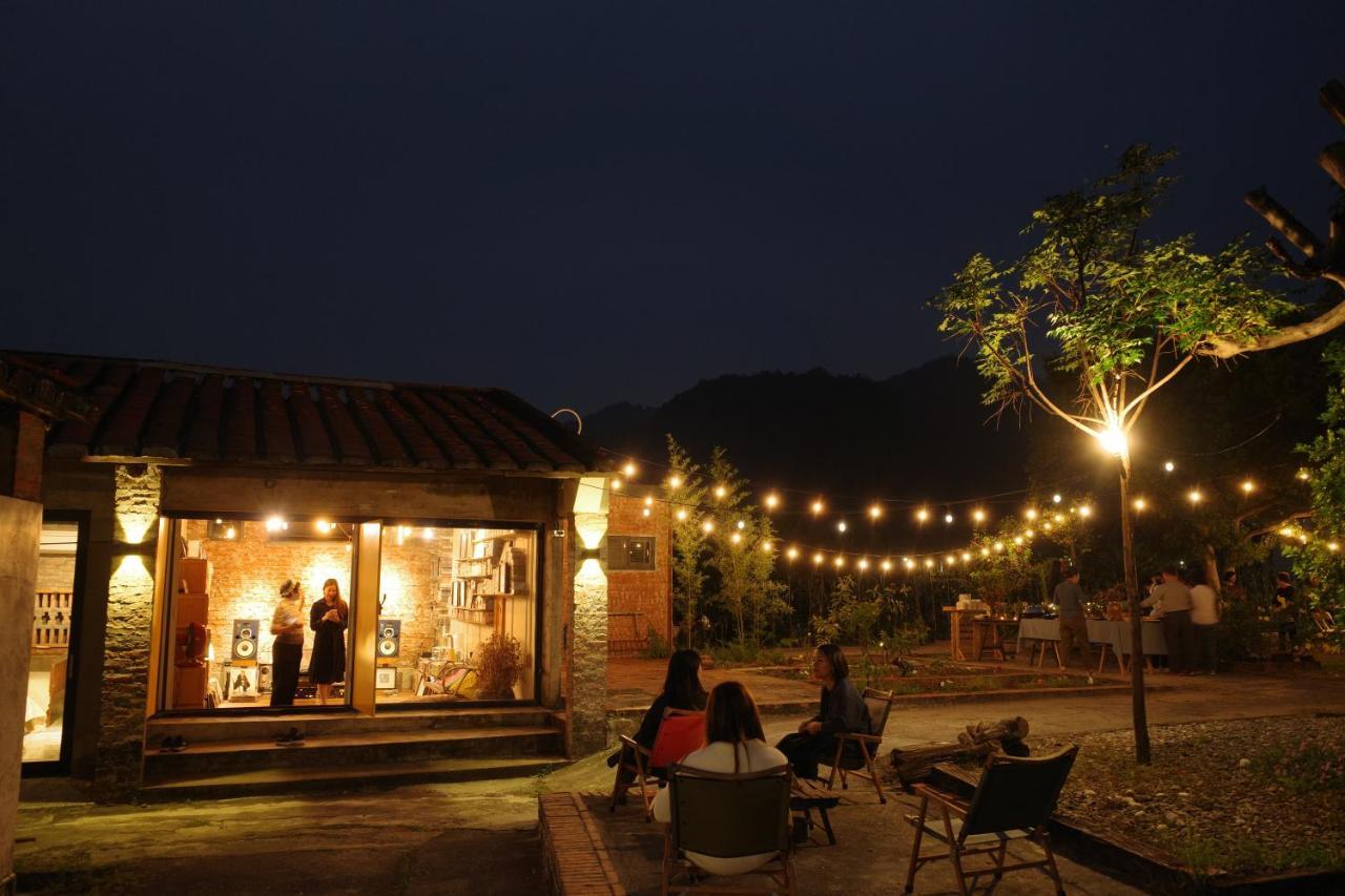香蕉與黑膠 Yellow And Black Guest House Mei-nung エクステリア 写真