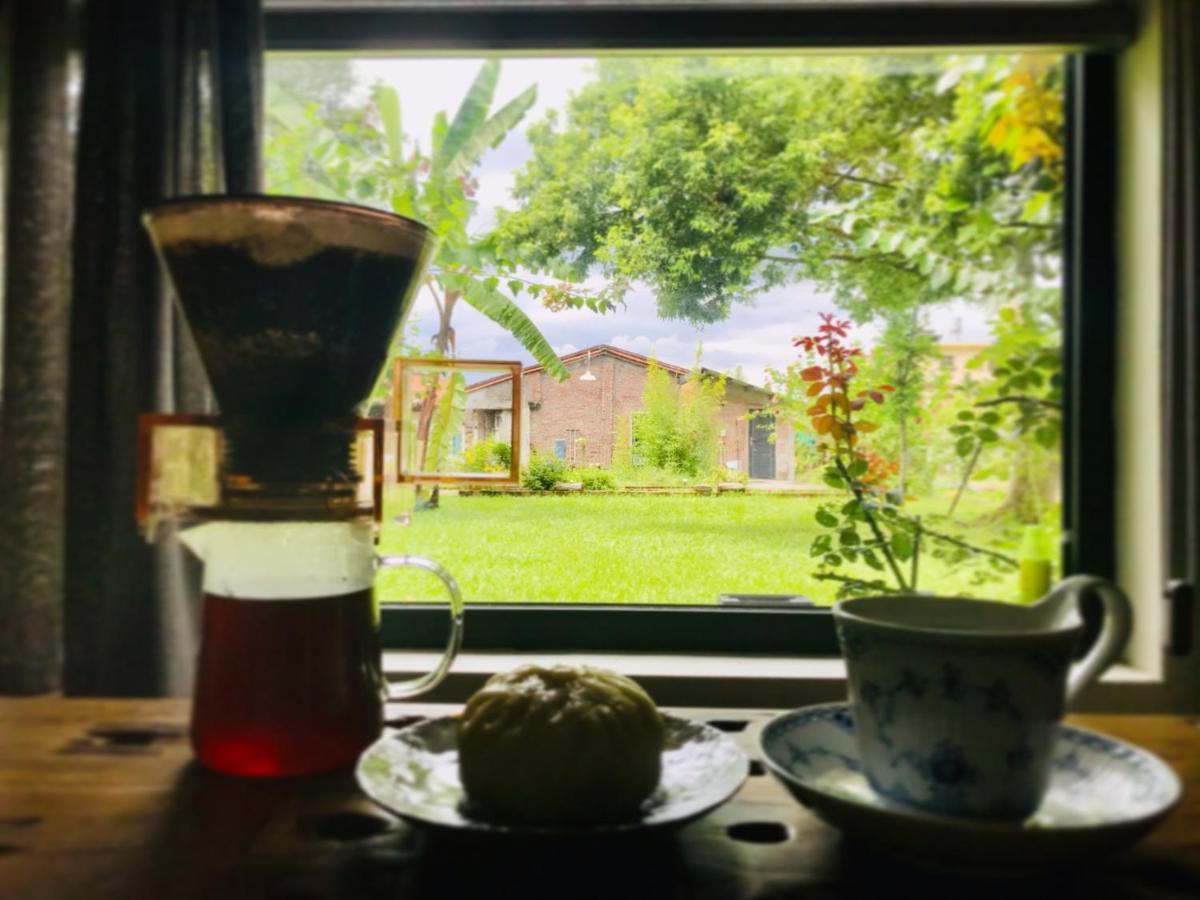 香蕉與黑膠 Yellow And Black Guest House Mei-nung エクステリア 写真