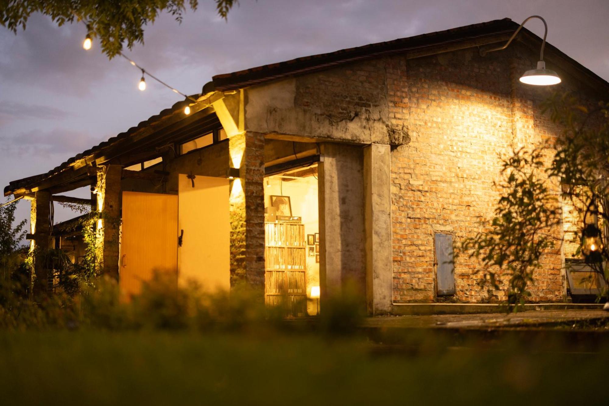 香蕉與黑膠 Yellow And Black Guest House Mei-nung エクステリア 写真