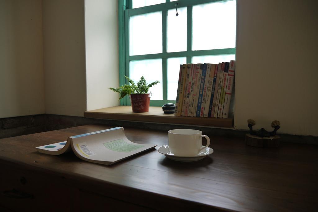 香蕉與黑膠 Yellow And Black Guest House Mei-nung エクステリア 写真
