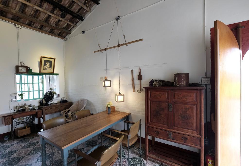 香蕉與黑膠 Yellow And Black Guest House Mei-nung エクステリア 写真