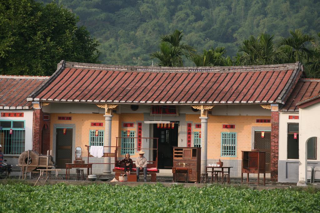 香蕉與黑膠 Yellow And Black Guest House Mei-nung エクステリア 写真