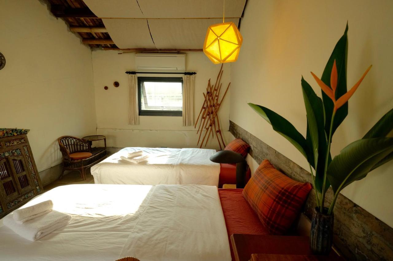 香蕉與黑膠 Yellow And Black Guest House Mei-nung エクステリア 写真