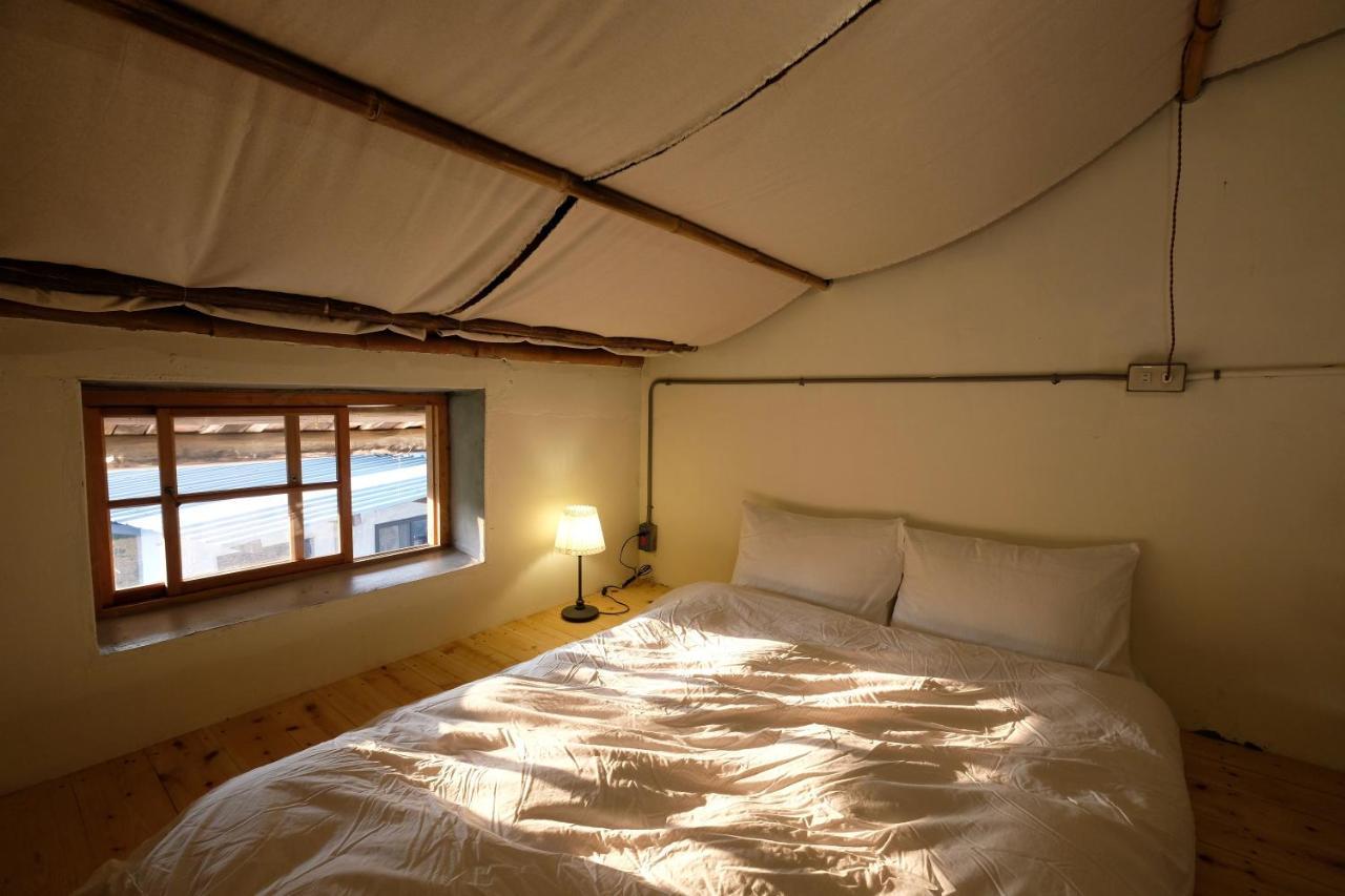 香蕉與黑膠 Yellow And Black Guest House Mei-nung エクステリア 写真